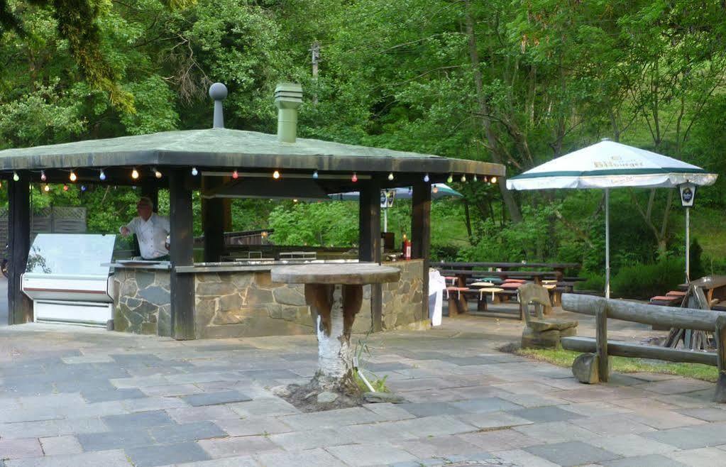 Waldhotel Im Wiesengrund Hürtgenwald Exterior foto